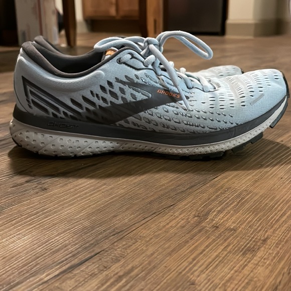 Brooks - Picture 4 of 9